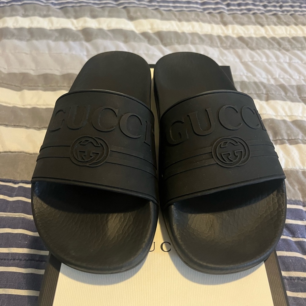 GUCCI Embossed Black Slides - Picture 12 of 15